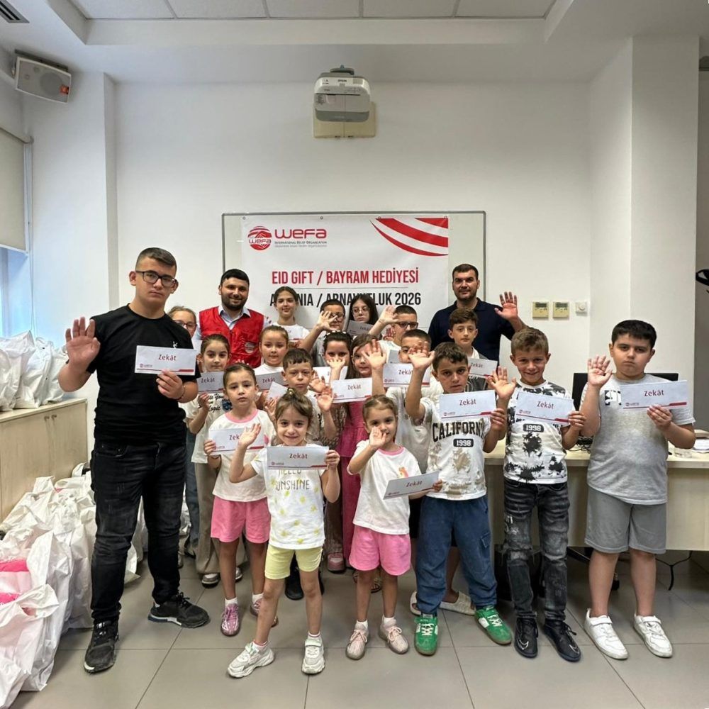 Dhuratat e Kurban Bajramit për jetimët, veshmbathje dhe ndihma financiare e zekatit