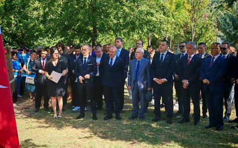 Në Tiranë përkujtohet, me një ceremoni në memorialin e dëshmorëve dhe një panel, 10-vjetori i tentativës së dështuar për grusht shteti në Turqi