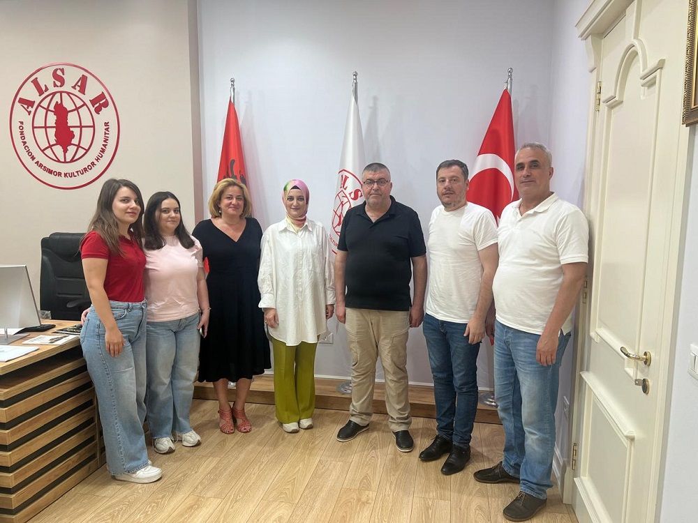 Kryetari i Fondacionit ALSAR priti një grup akademik nga Maqedonia e Veriut dhe Kosova Kryetari i Fondacionit ALSAR priti një grup akademik nga Maqedonia e Veriut dhe Kosova