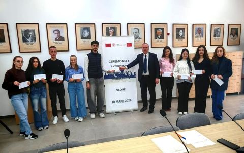 Në Vlorë jepet kësti i dytë i bursave të ekselencës për studentë të Universitetit “Ismail Qemali”