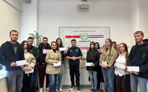 Studentë të universiteteve publike marrin këstin e parë të bursave të ekselencës për këtë vit akademik