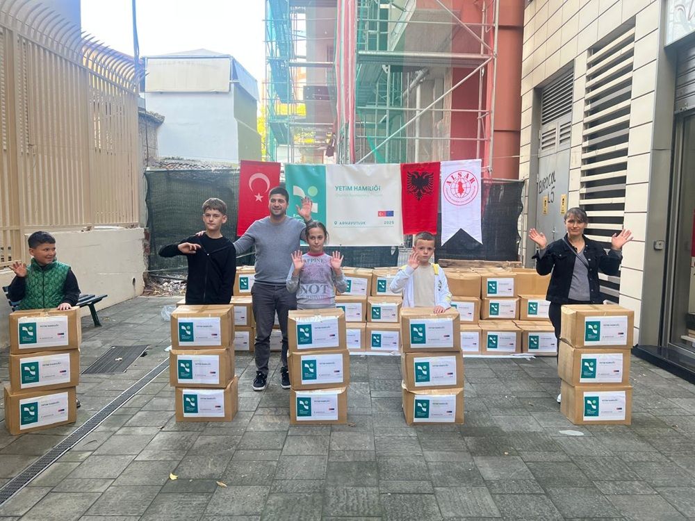 Pako me ushqime për jetimë, zhvillohet aktiviteti humanitar i dhënies së ndihmës periodike