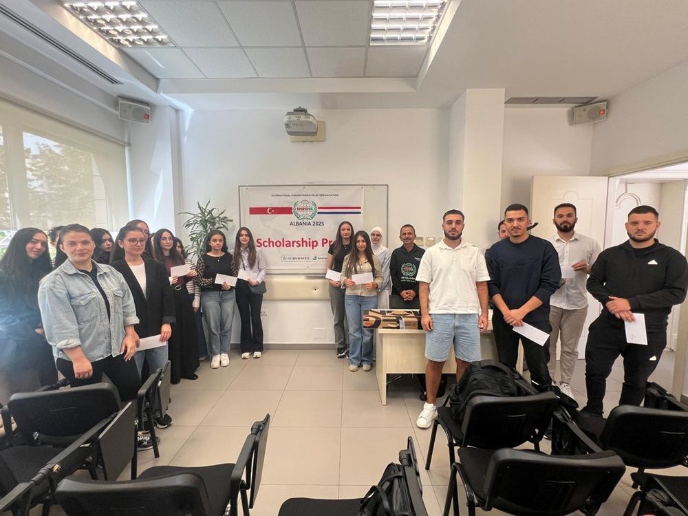 Mbështetja e të rinjve në arsimin e lartë, në Fondacionin ALSAR jepen bursa për studentë të ekselencës të universiteteve publike Mbështetja e të rinjve në arsimin e lartë, në Fondacionin ALSAR jepen bursa për studentë të ekselencës të universiteteve publike