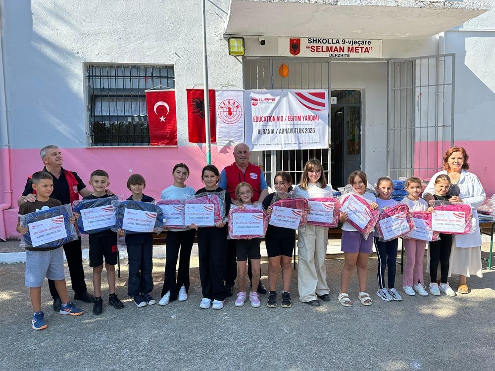 Pranë nxënësve dhe jetimëve në vitin e ri shkollor, shpërndahet ndihmë në çanta dhe mjete kancelarike Pranë nxënësve dhe jetimëve në vitin e ri shkollor, shpërndahet ndihmë në çanta dhe mjete kancelarike