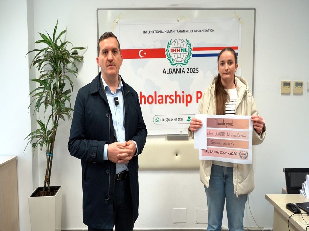 Studentë të ekselencës të universiteteve publike marrin këstin e dytë të bursave