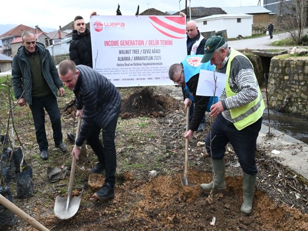 Realizohet projekti humanitar i dhurimit dhe mbjelljes së fidanëve në njësinë administrative Çërravë të Pogradecit dhe në fshatin Mënik të Tiranës