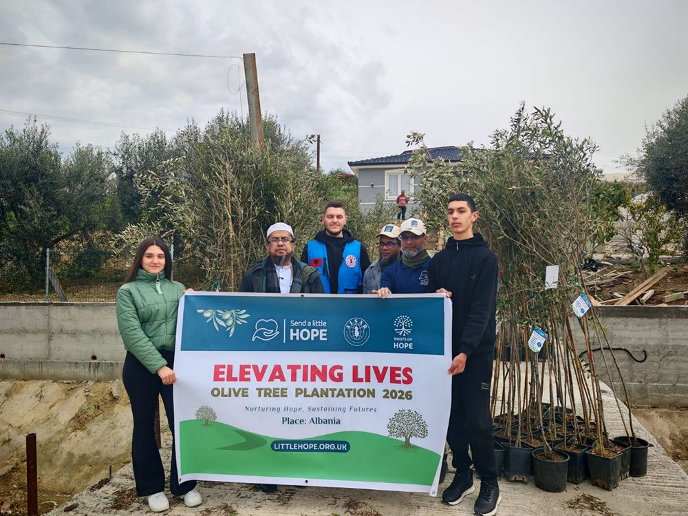 Aktivitet humanitar në Fier dhe Lushnjë, dhurohen fidanë ullinjsh për familje jetimësh