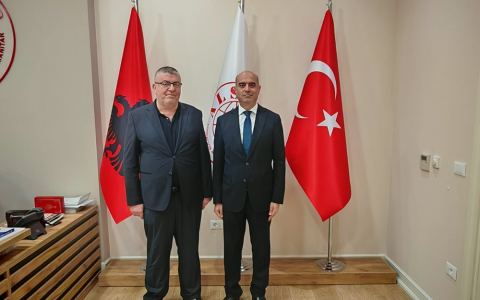 Atasheu i arsimit pranë Ambasadës së Republikës së Turqisë në Tiranë viziton Fondacionin ALSAR