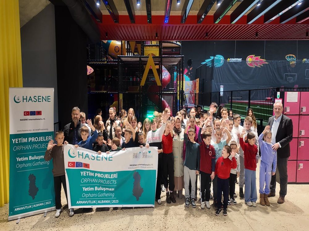 Orë zbavitëse për fëmijët jetimë, lojëra dhe drekë e shtruar për ta dhe familjarë të tyre