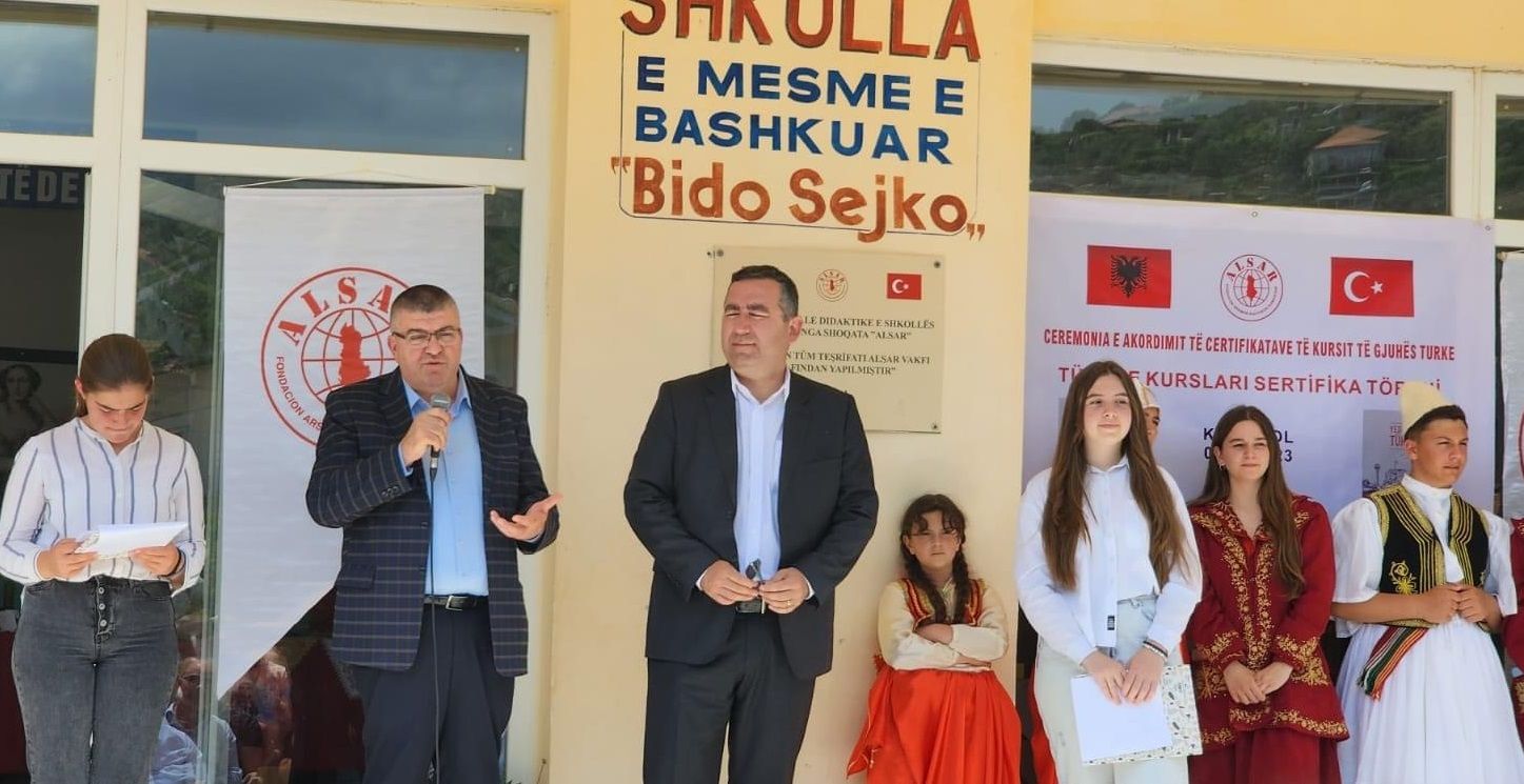 Fondacioni ‘Alsar’ çertifikon studentët dhe nxënësit e gjuhës turke në qytetin e Konispolit.